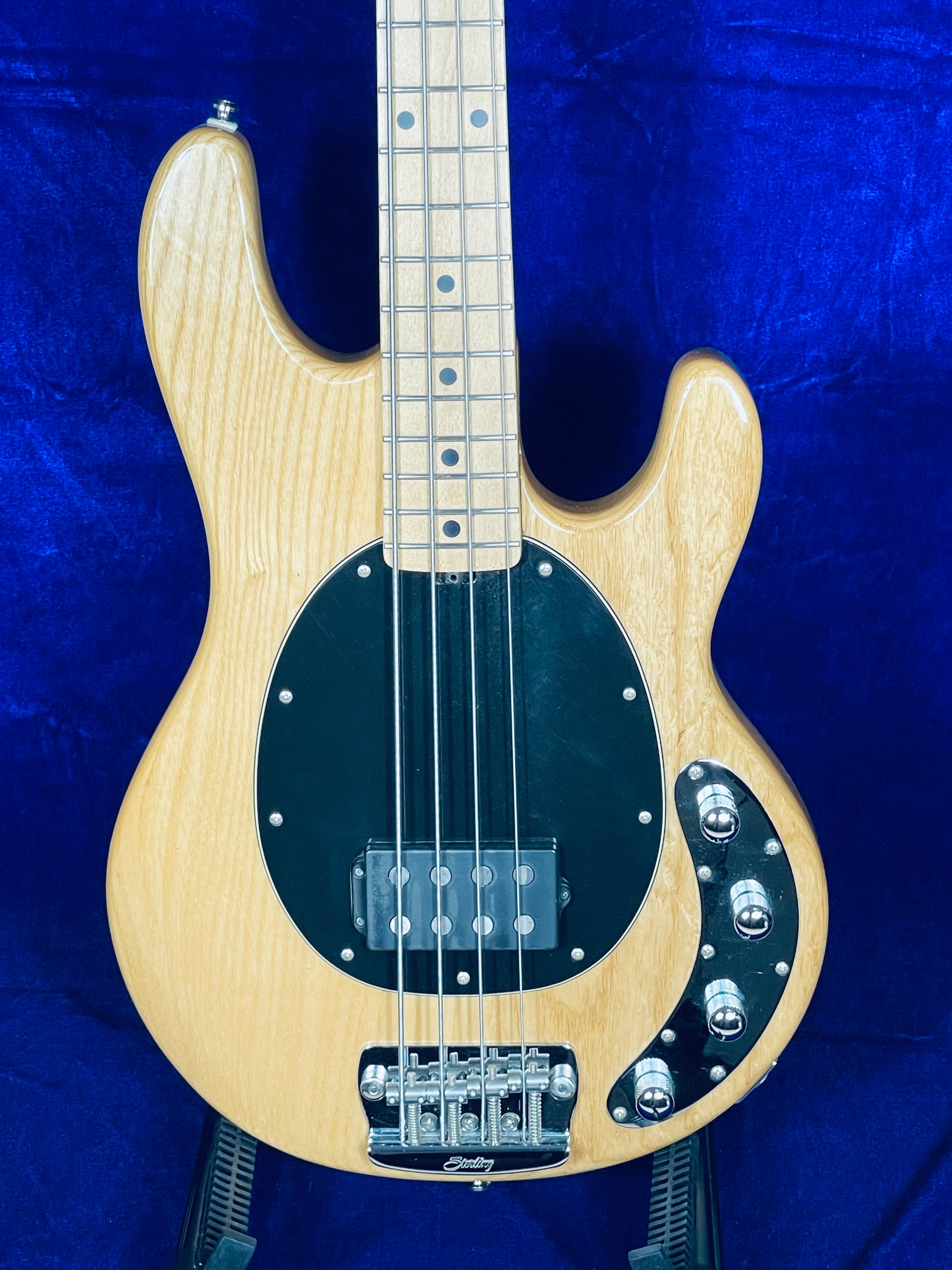 Used Sterling RAY 34 w/Softcase